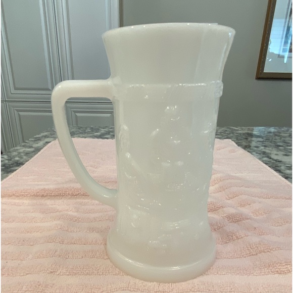 EUC 2 VTG 1960’S  FEDERAL WHITE MILK GLASS STEIN MUGS WITH EMBOSSED PUB SCENE - Picture 3 of 11